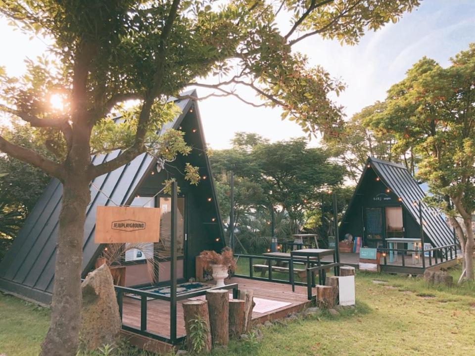 Хостел Jeju Playground Екстер'єр фото